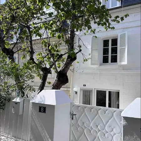 Feriehus La Dolce Trouvillaise - Maison 5 Personnes - Plein Centre - Au Calme - Belle Terrasse